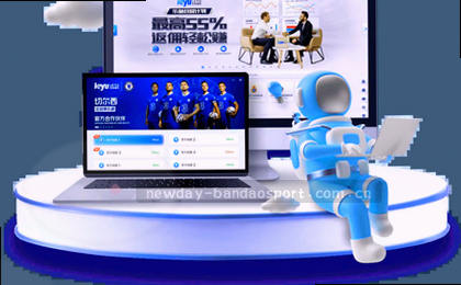 绿茵场上教练战术板前挥手
